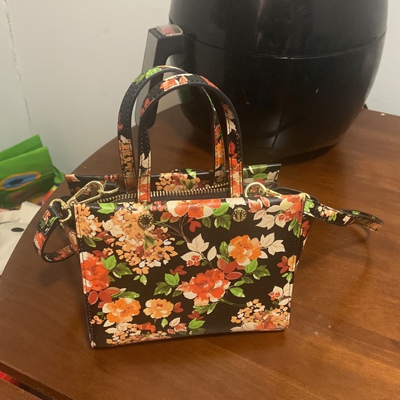 Steve Madden small black and floral crossbody - Picture 2 of 5